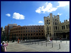 Estació del Nord and Plaza del Toros